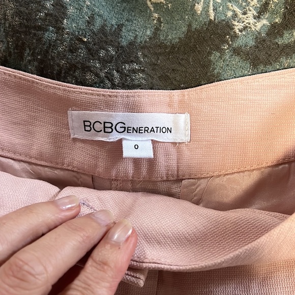 BCBG mauve pink pleated shorts - Picture 2 of 6